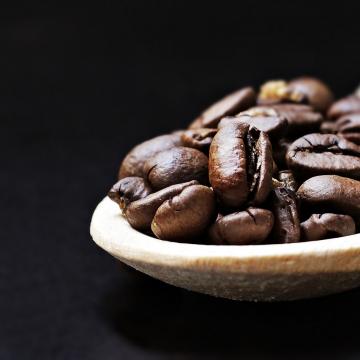 Čím se dá káva vylepšit kromě cukru a mléka?